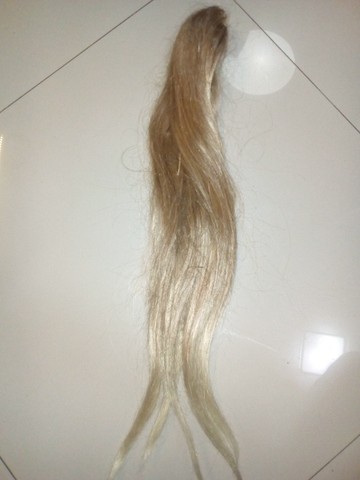Acessório para cabelo loiro liso