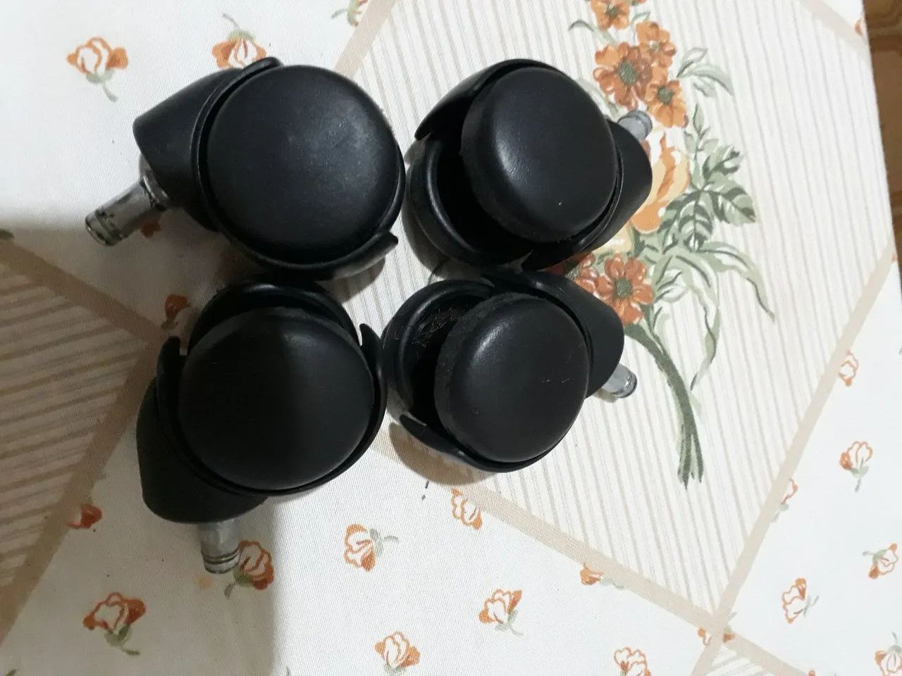Conjunto de 4 Rodinhas Giratórias p/Cadeiras  - Foto 4