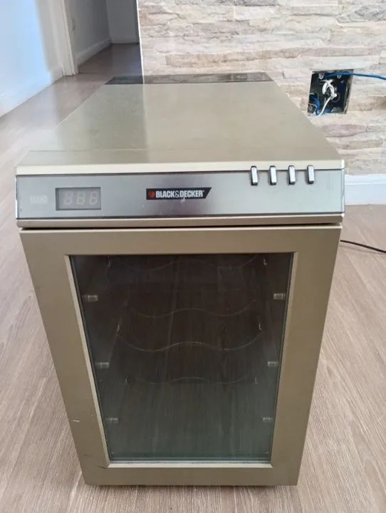 Adega de vinho para 6 garrafas