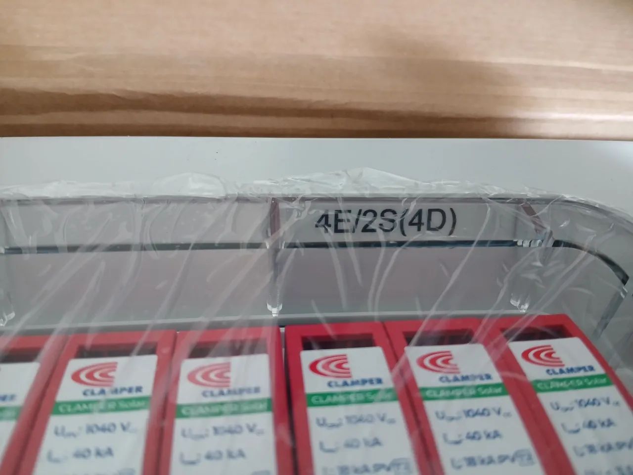 Caixa de Disjuntores Solar Clamper 4E/2S(4D) - Foto 3