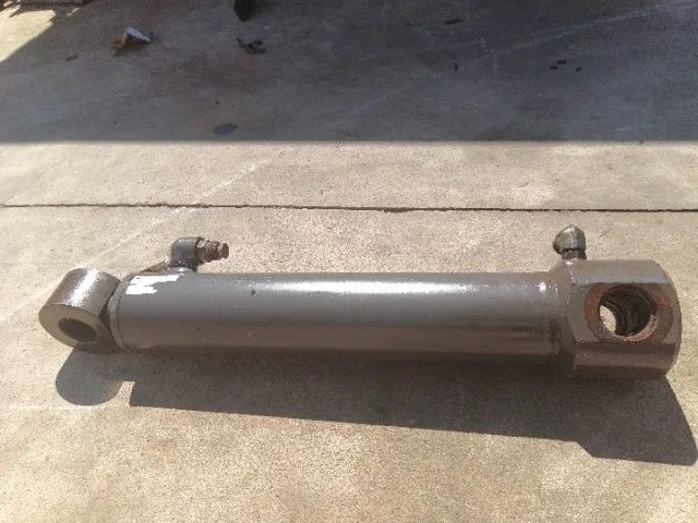 Cilindro caçamba frontal retroescavadeira Volvo BL 60 / BL 70 p/n  VOE11882905 - Foto 2