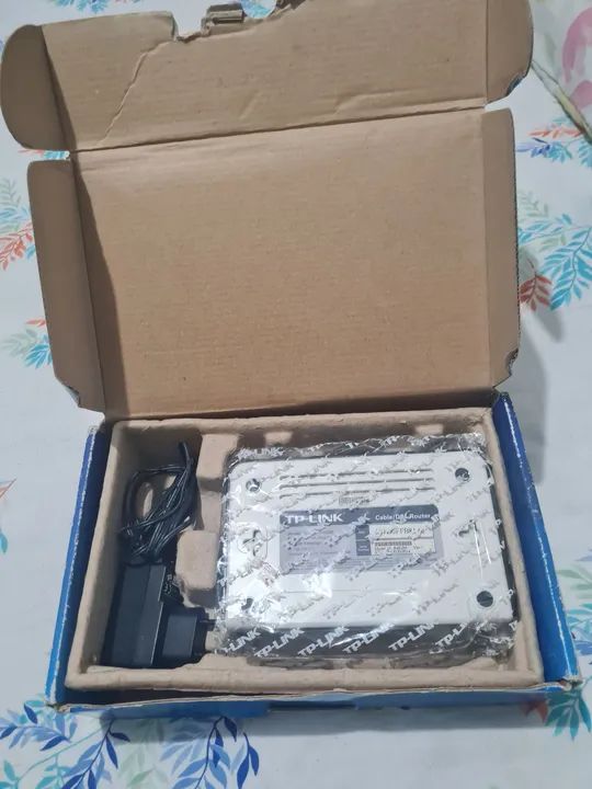 Cabo TP-Link TL-R402m de 4 portas/roteador DSL cor branco  - Foto 4