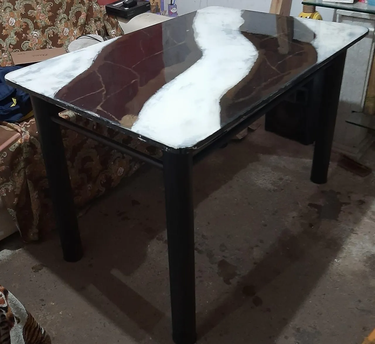 Mesa Marmorizada com resina epóxi e vitrificada