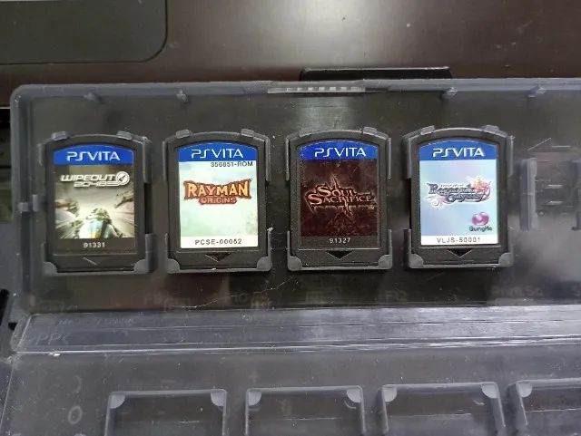 Lote 4 x Jogos Playstation PS Vita, Rayman, Ragnarock Odyssey, Wipeout, Soul Sacrifice