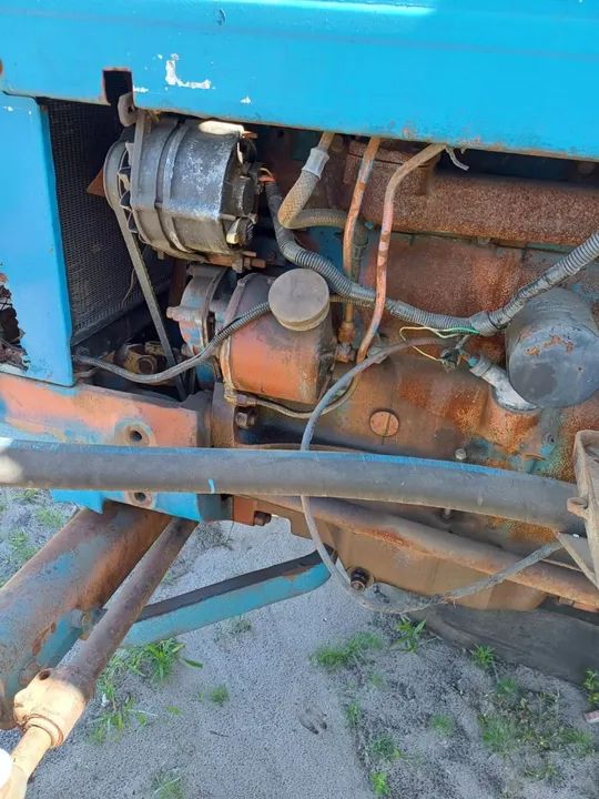 Trator Ford 5610 com vassoura  - Foto 5