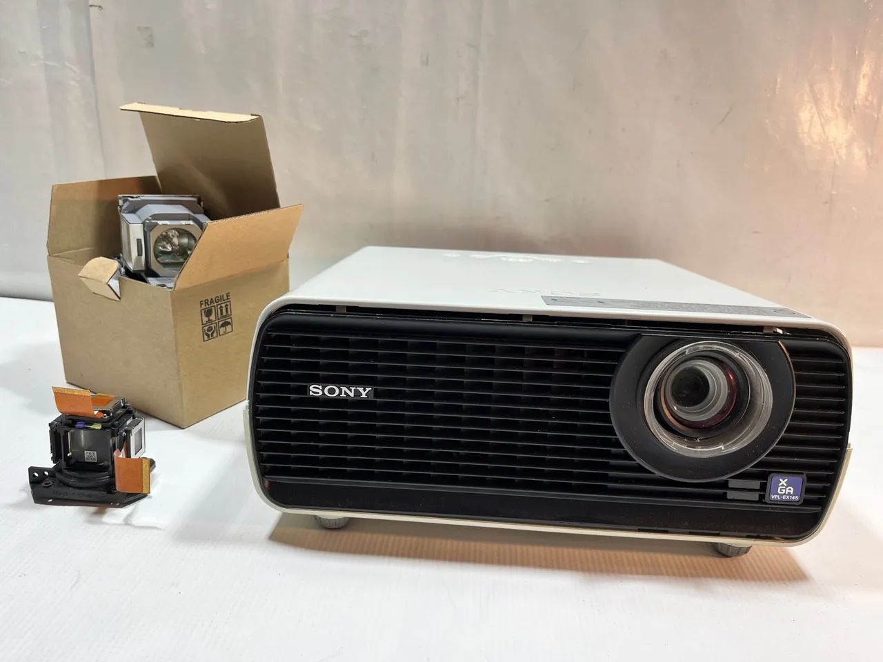 Projetor Sony VPL-EX145