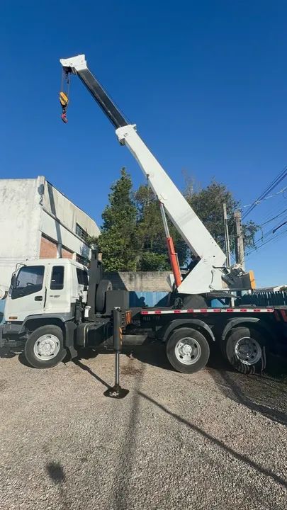 Troco Guindaste caminhão vendo urgente - Foto 4