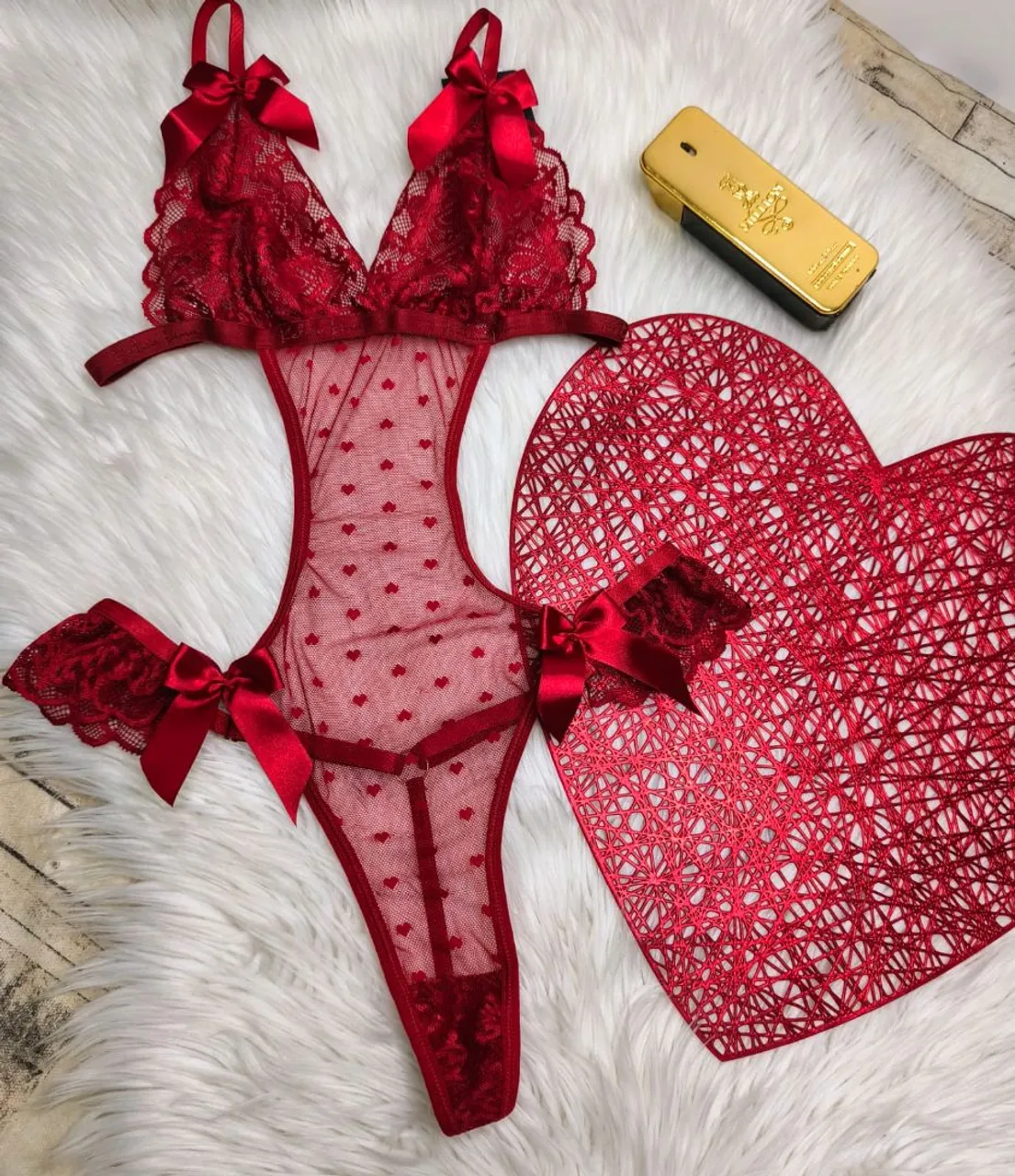Conjunto Lingerie Rendada Vermelha com Detalhes de Coração