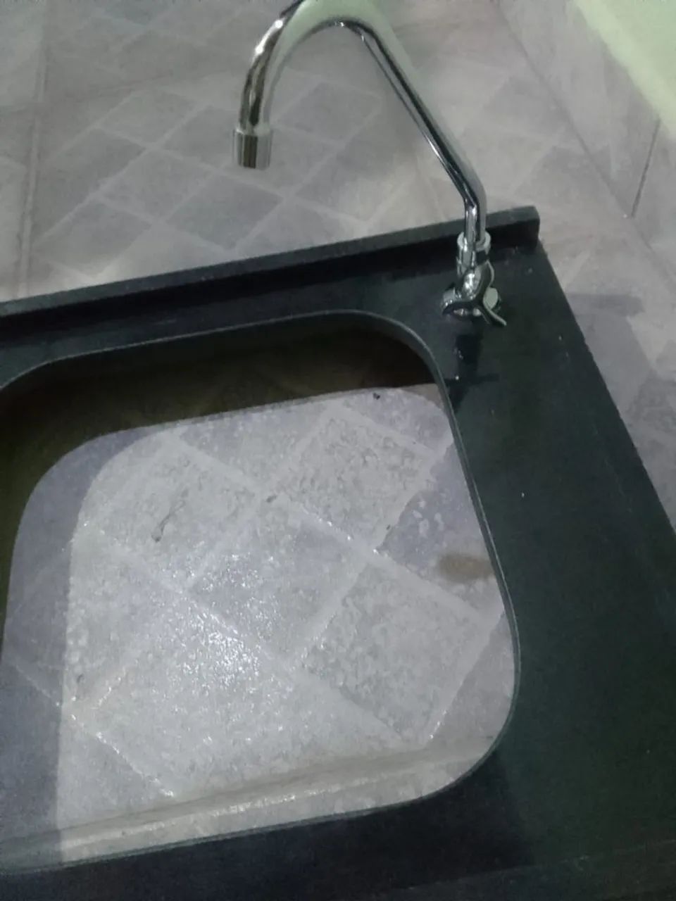 Pedra granito pra Cuba para área externa + torneira Docol Nova, ACEITO OFERTAS  - Foto 3