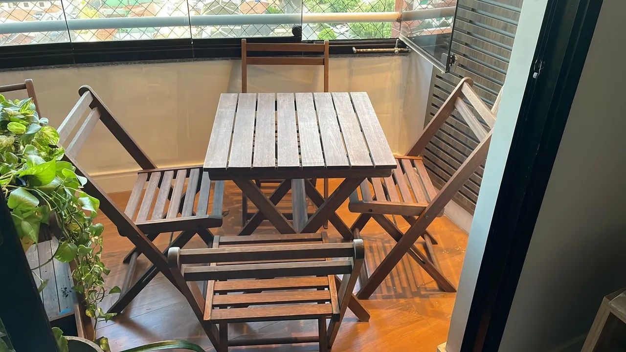 Conjunto de mesa e cadeiras de madeira para varanda - Foto 2