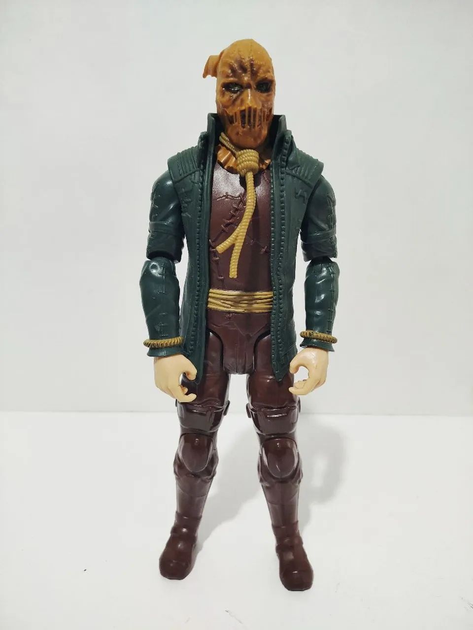 Boneco Espantalho Scarecrow Vilão Batman 30cm DC Mattel