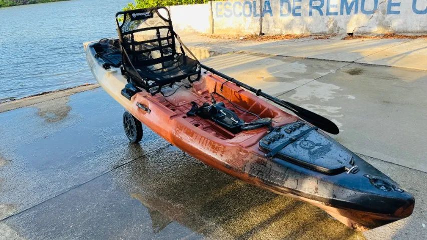 Caiaque de pesca motorizado  - Foto 3