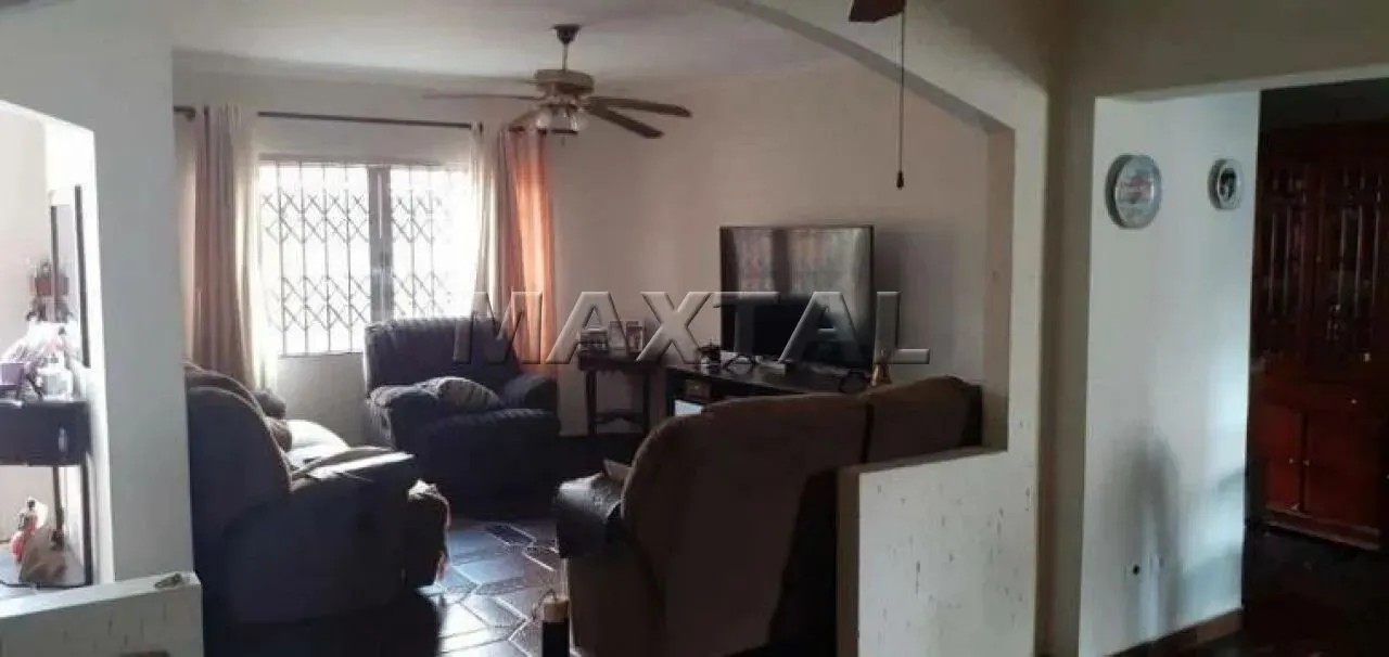 Sobrado na Zona Norte, Bairro Jardim do Colégio, 3 Dormitórios sendo 1 Suíte, 5 Vagas, com