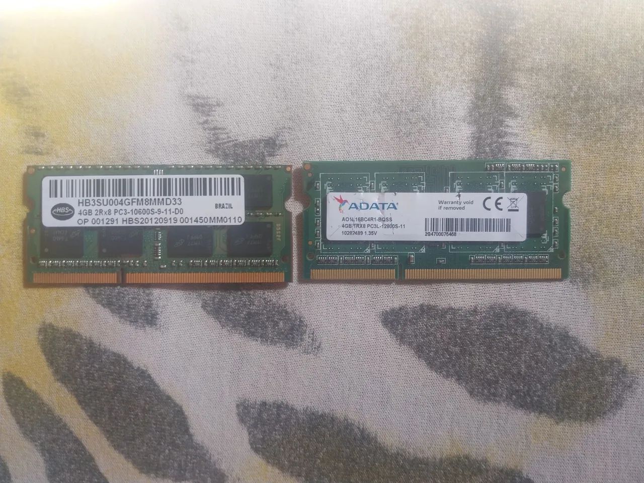 2 memórias Ram DDR3 para notebook. 