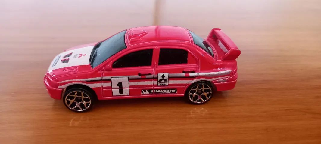 Mitsubishi Evo 7 - Hot Wheels Track Stars 2008  - Foto 4