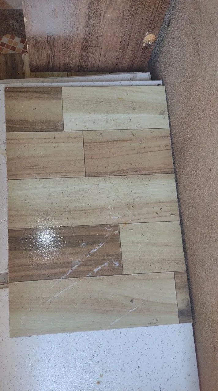 Cerâmicas cores variadas anti derrapante com 12 metros 46x46(não fazemos entrega )