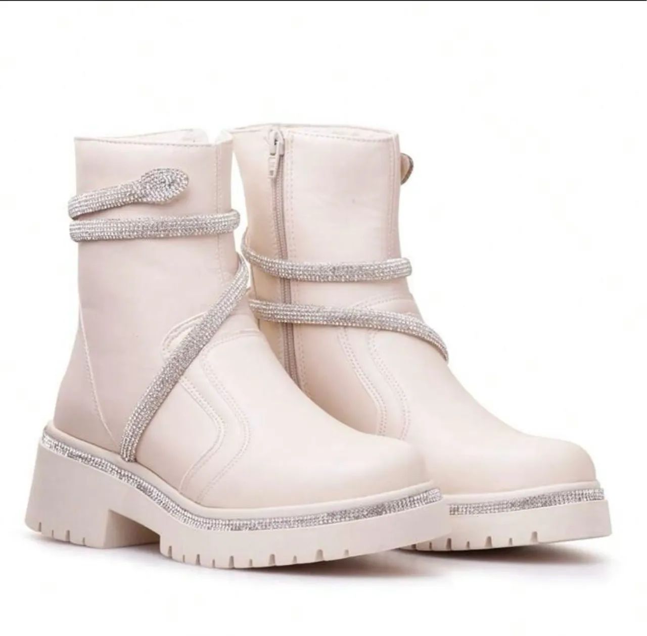 Botinha tratorada off white 34 com detalhes em strass - Foto 3