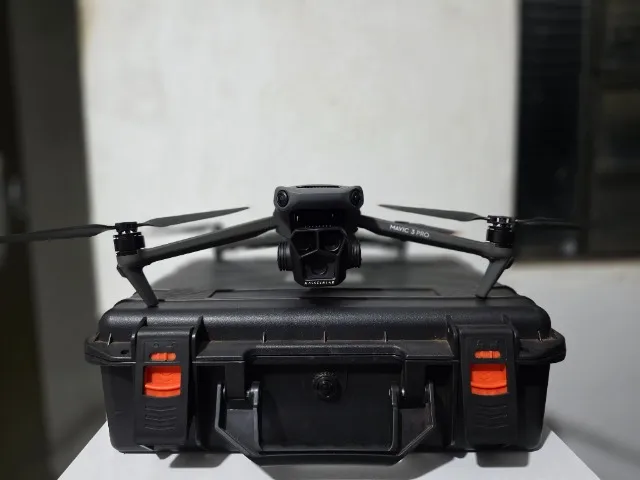 Mavic 3 Pro Flymore Combo com DJI RC PRO