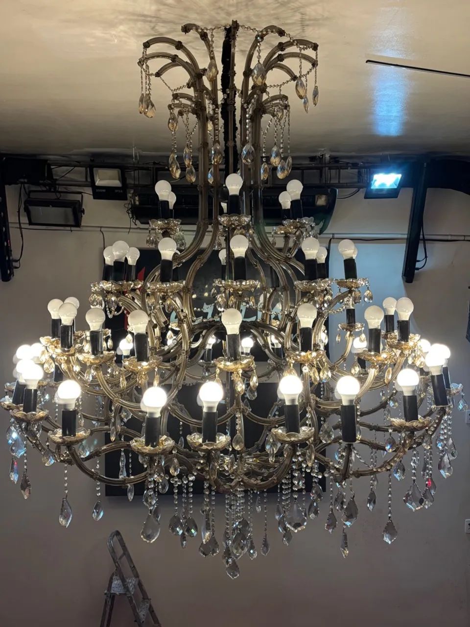 Lustre Clássico de Cristal 60 lâmpadas - USADO - Foto 3