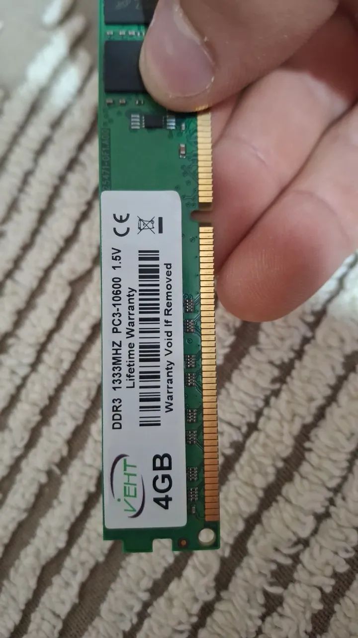 1 RAM stick VEHT 4GB DDR364374415406595121