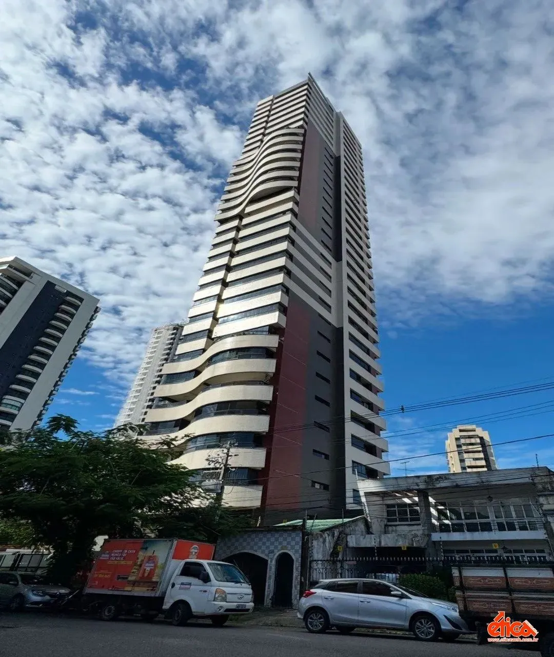 Ed. San Pietro, andar alto, apto. com 198,00m², 03 suites s/ 01 master, 03 vagas - COD 791