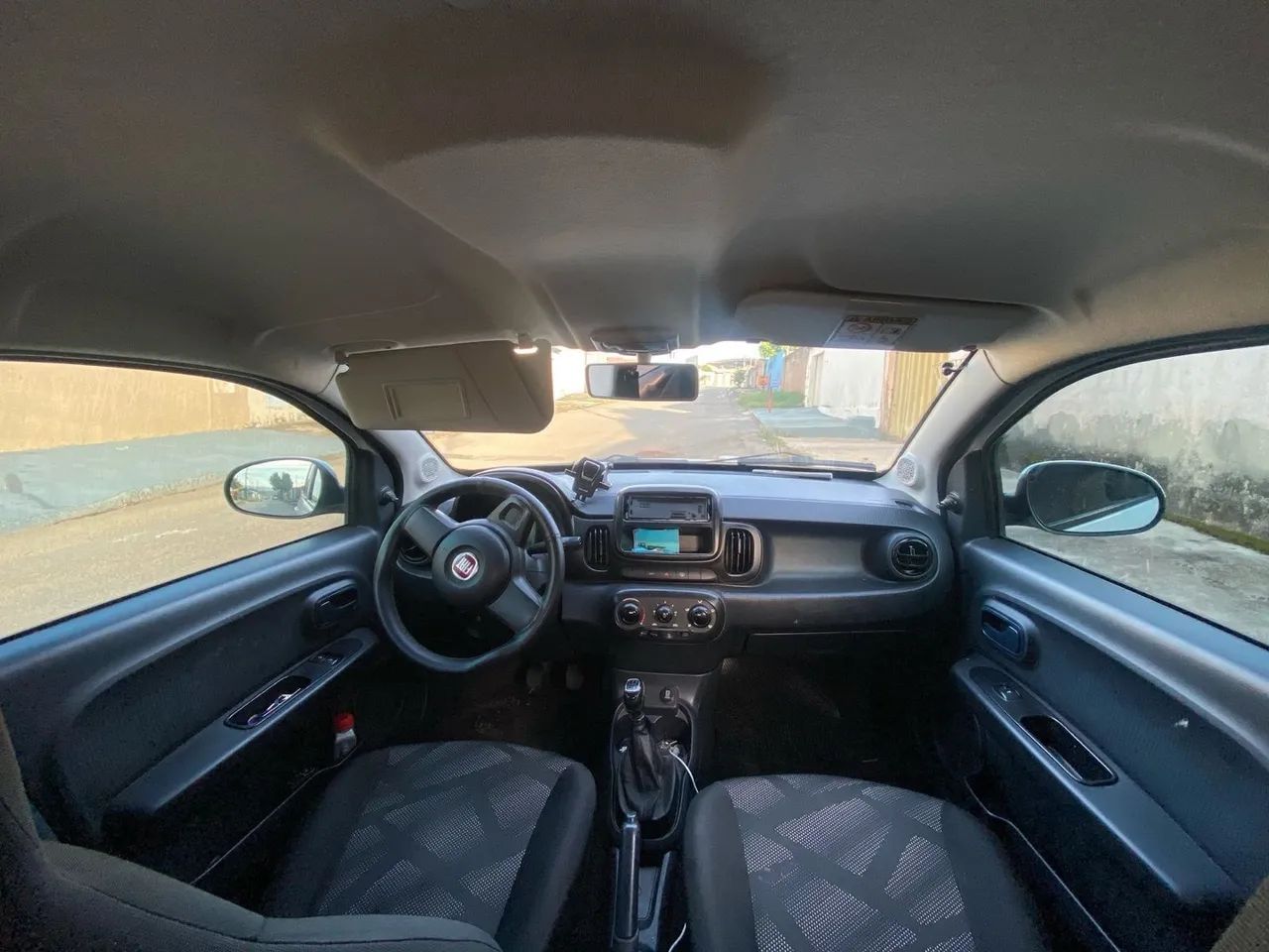 VENDO FIAT MOBI 2018 abaixo da tabela fipe p vender logo - Foto 2