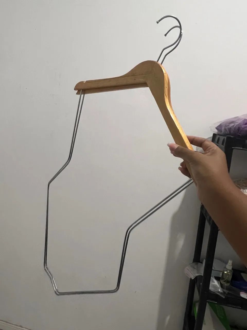 Vendo 1 Cabide silhueta 