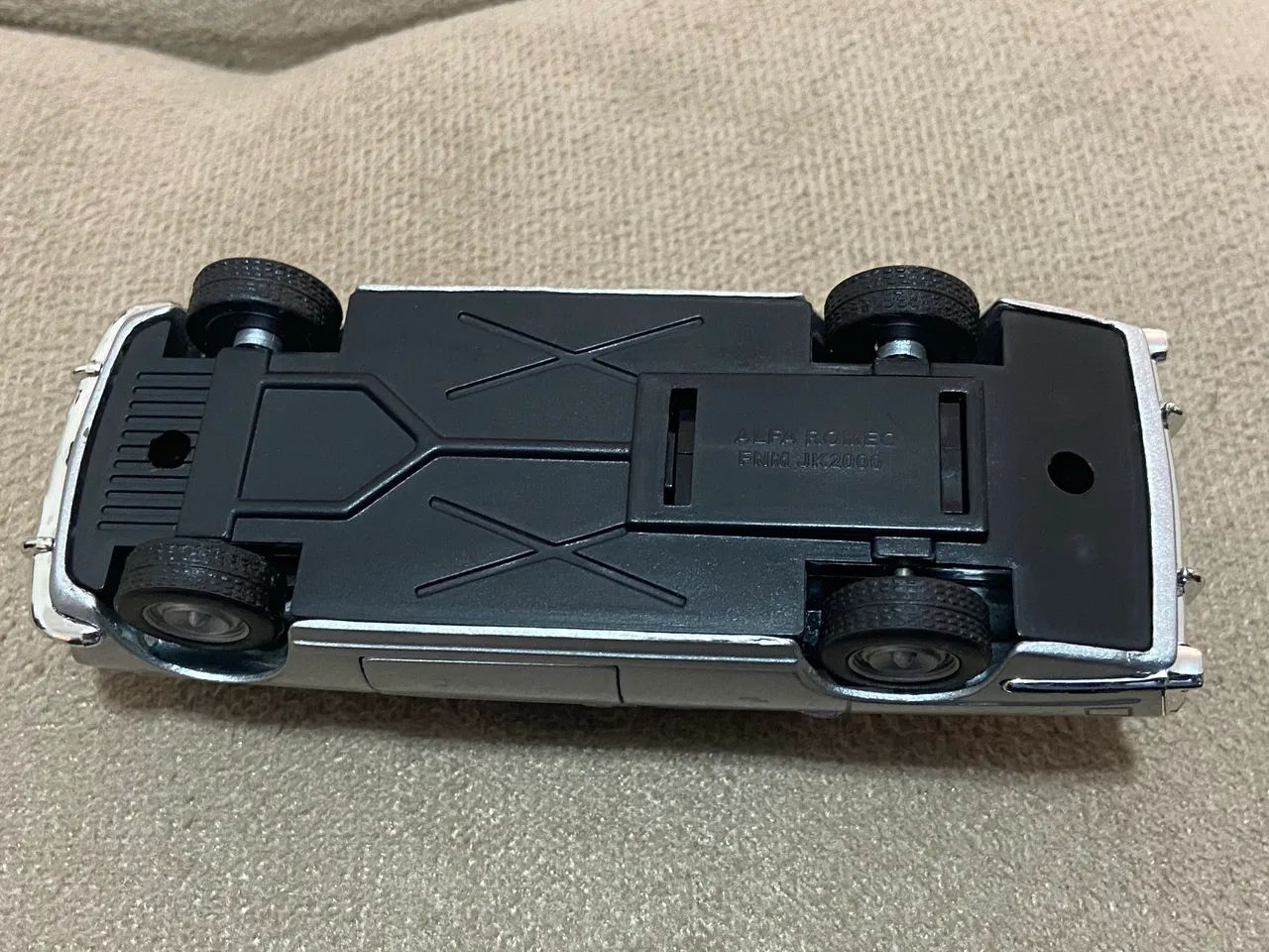 Miniatura Alfa Romeo FNM JK2000 - Escala 1:43 - Foto 5