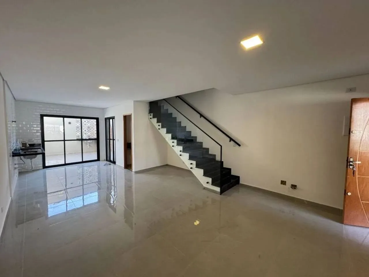 Sobrado para venda na Vila Carrão com 131m², 4 vagas