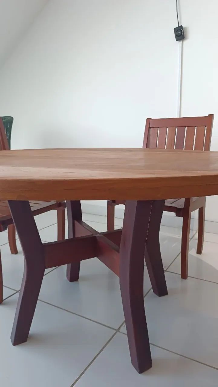 Mesa de Jantar Redonda em Madeira Maciça