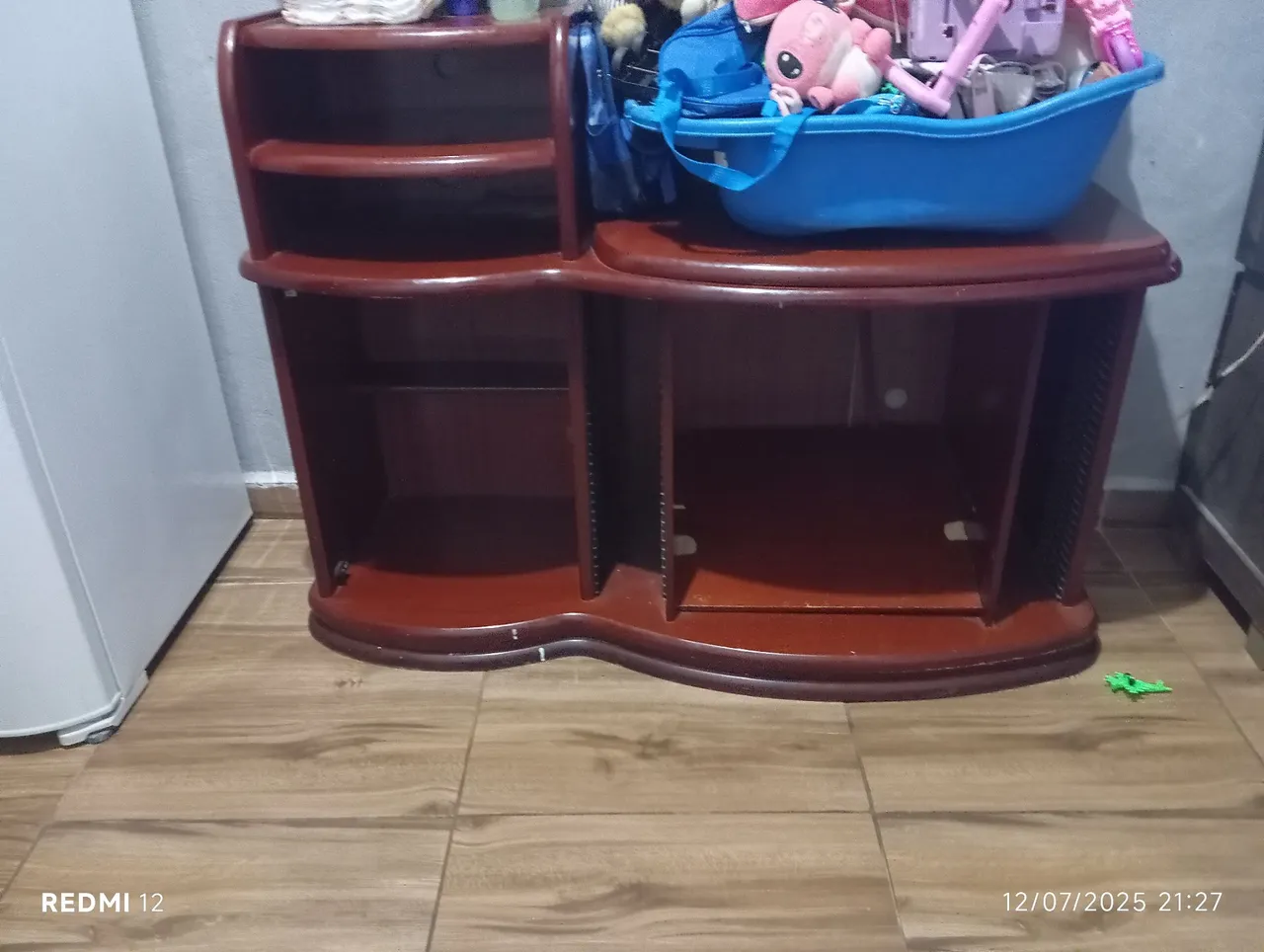 Rack de madeira com design diferenciado