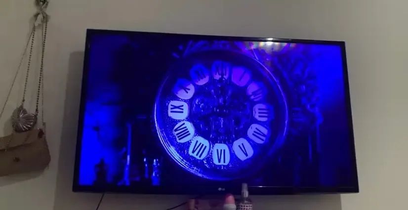 LG Television with Defect64292269340931122