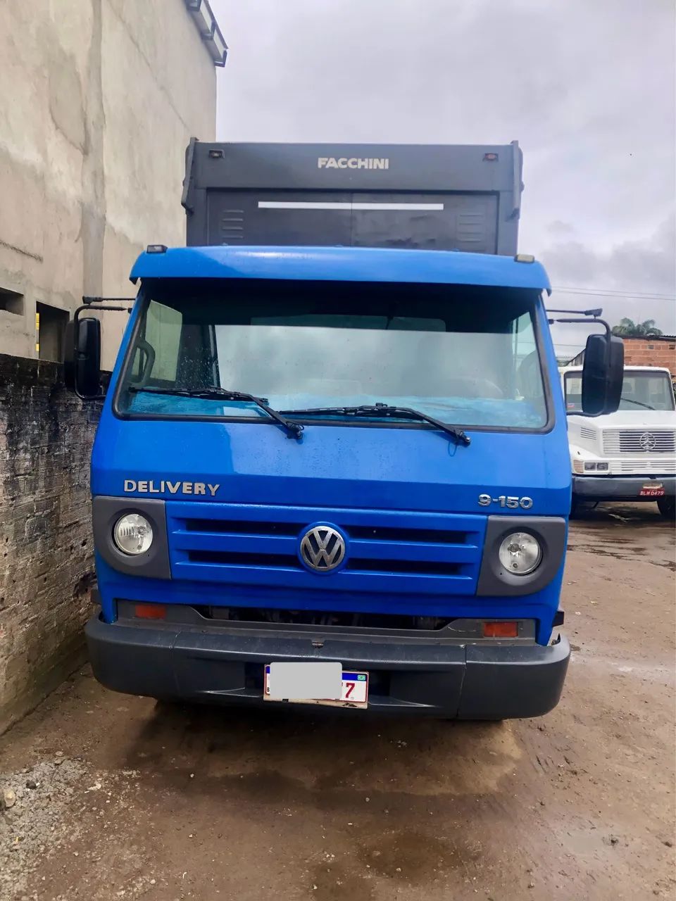 VW Delivery 9-150, 2011 no chassi, também vendo com o baú.