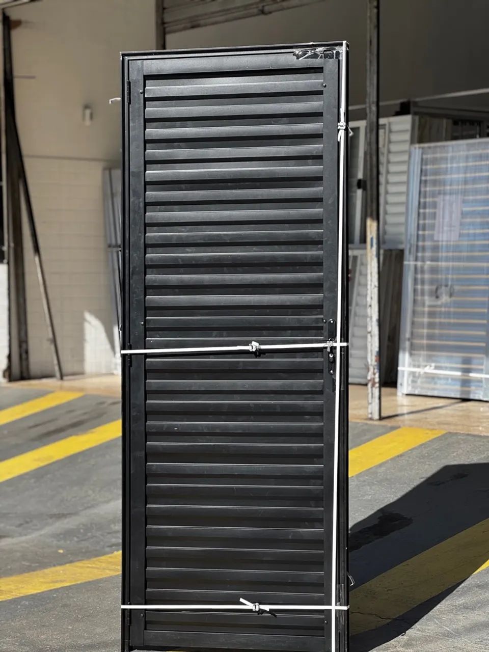 Portas de alumínio preto 60cm, 70cm ou 80cm - Super Promoção  - Foto 4