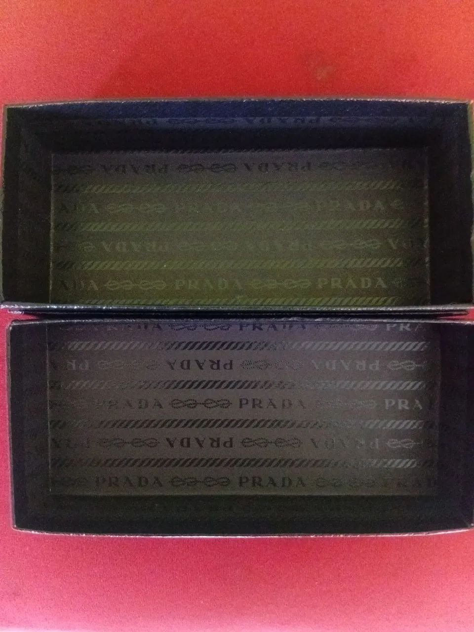 Caixa de óculos Prada. - Foto 2