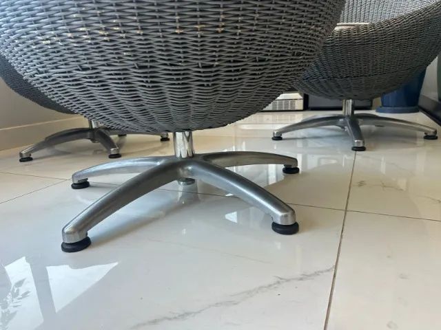 Poltronas Giratórias com Pés em Inox - 3 Cinza e 1 Marrom - Foto 4