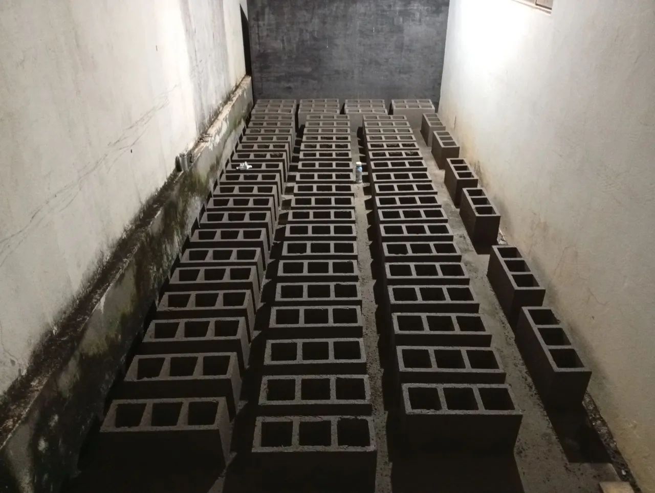 Blocking block with back65204306119170121