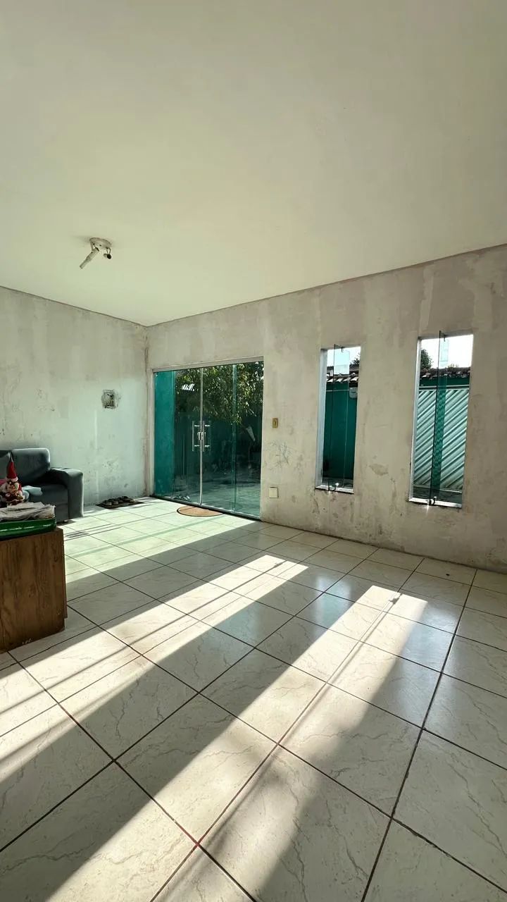 Vendo/alugo excelente casa de 300m² na Cidade Nova, bem próximo ao Sumaúma.
