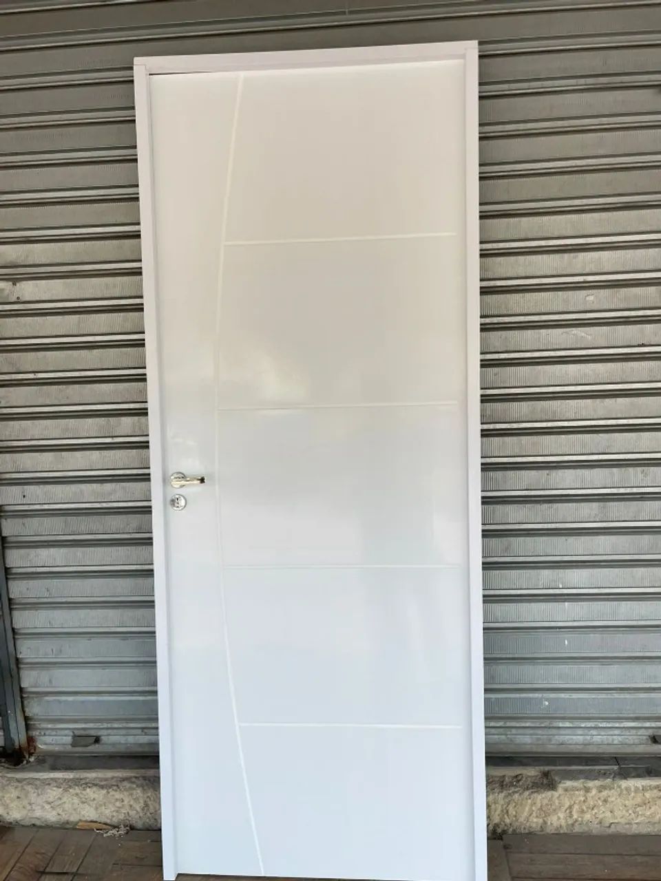 porta de madeira desenhada completa 