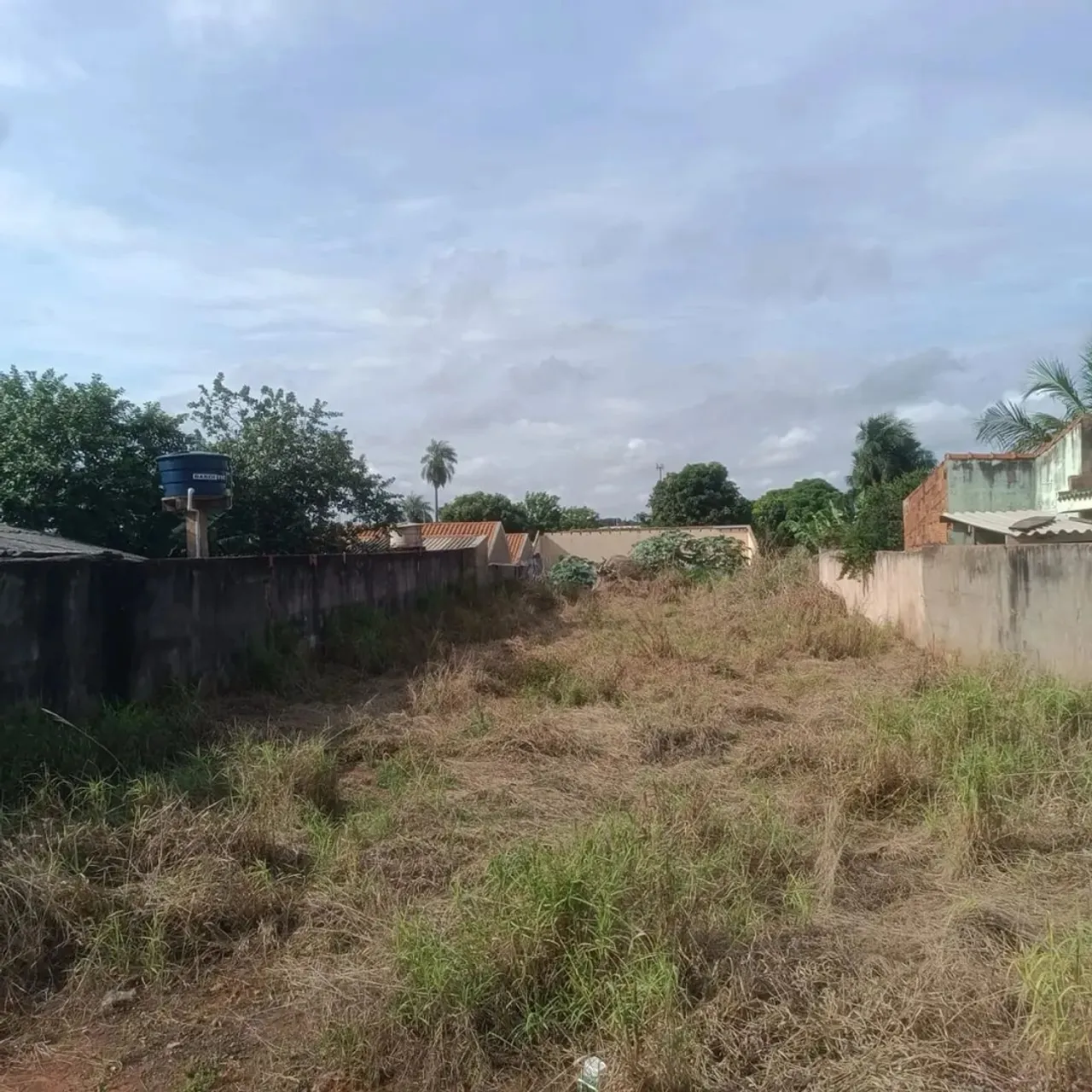 Vende-se um terreno um Parque Alvorada dois