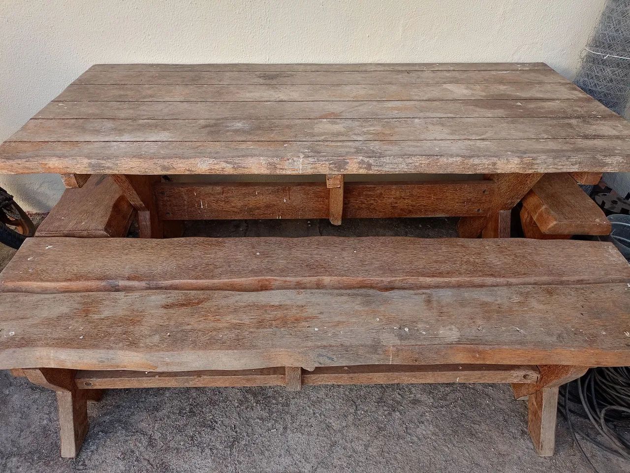 Mesa em Madeira Maciça + 4 Bancos - Foto 3