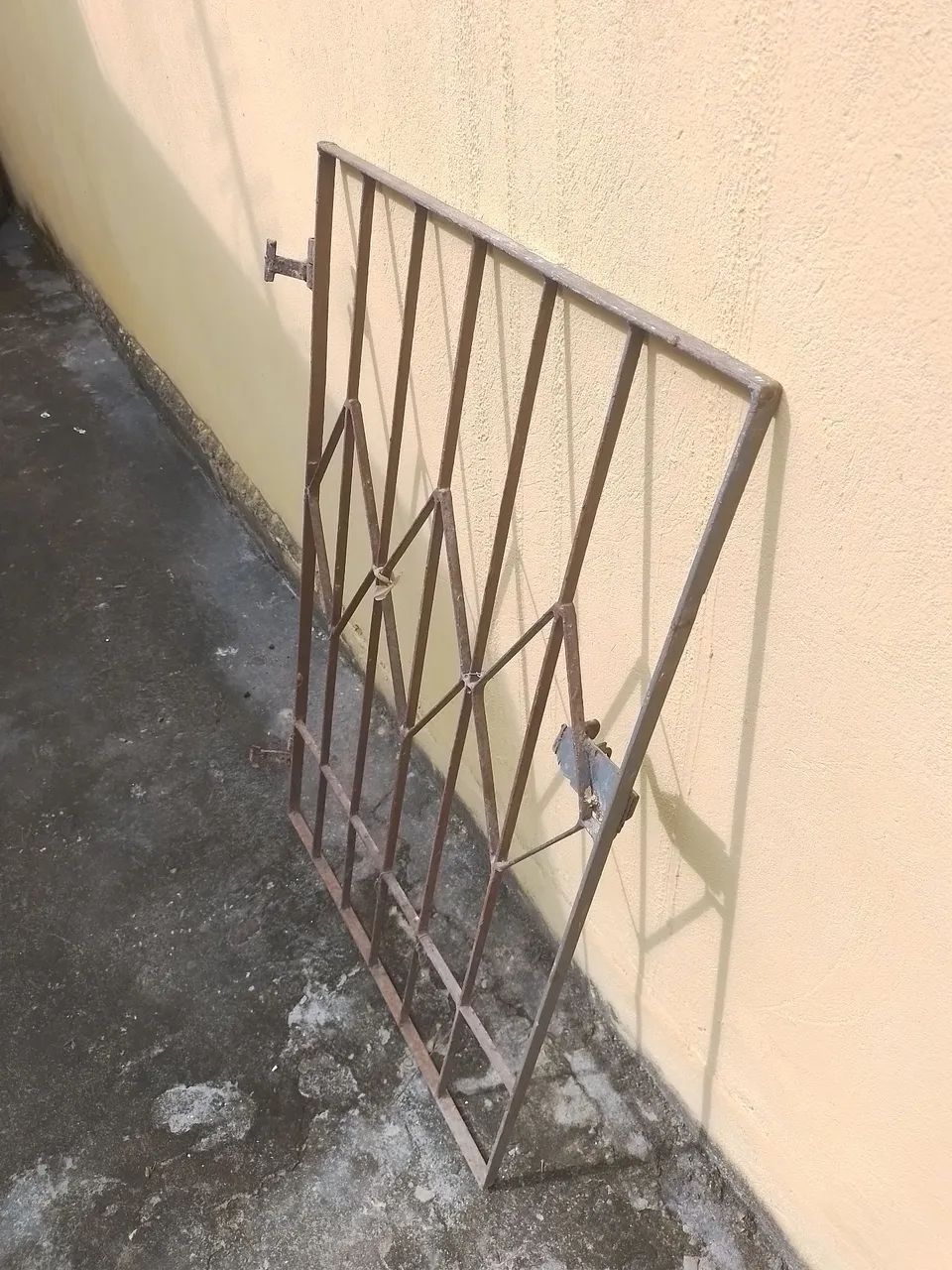 Vendo portão de 0,60cm por 1 metro de altura  - Foto 3