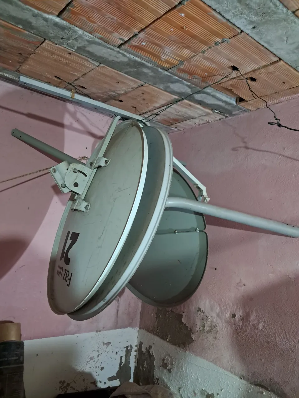 Antenas sia satélite em ótimo estado de conservação