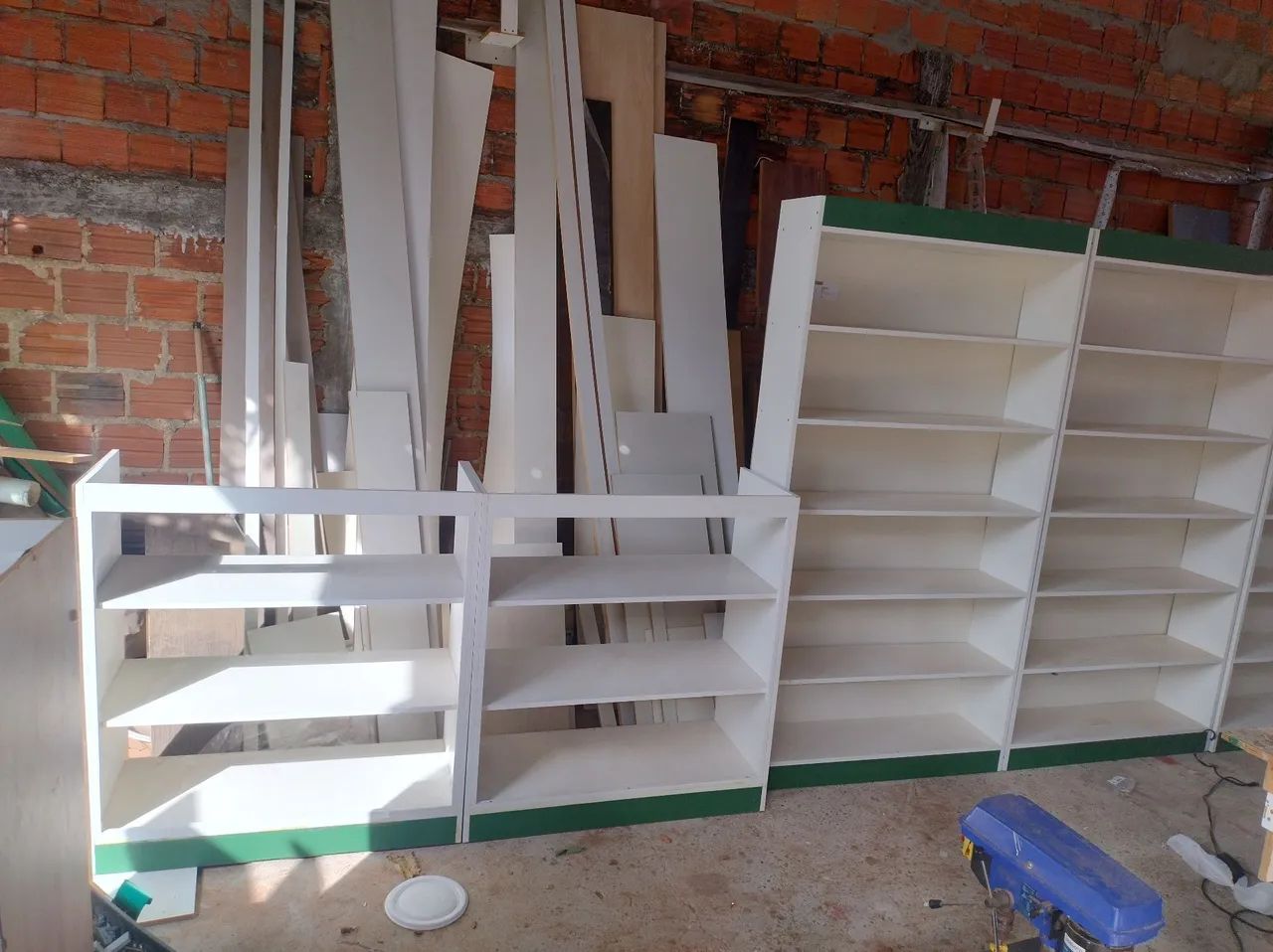 Selling ready-to-deliver pharmacy furniture kit, 100% MDF