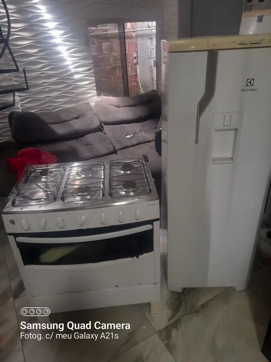  fogão e  Geladeira Electrolux com Dispenser de Água
