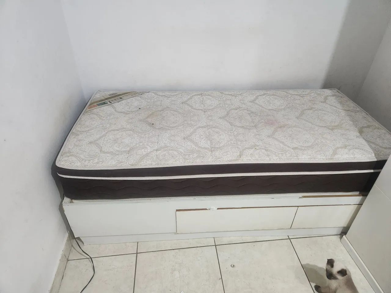 Colchão ortobom ortopédico + base em madeira