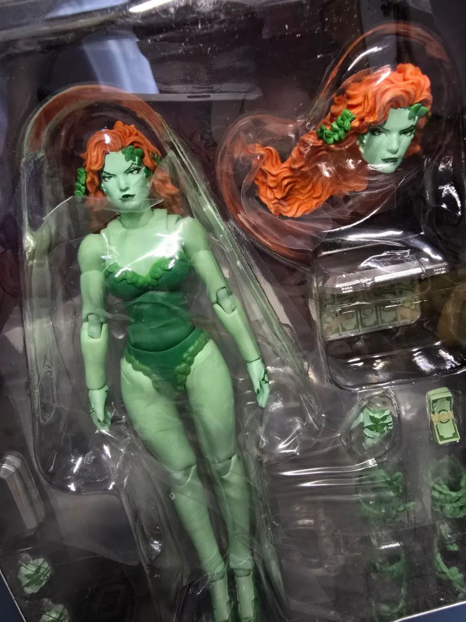 Poison Ivy Batman Hush mafex original lacrado  - Foto 2