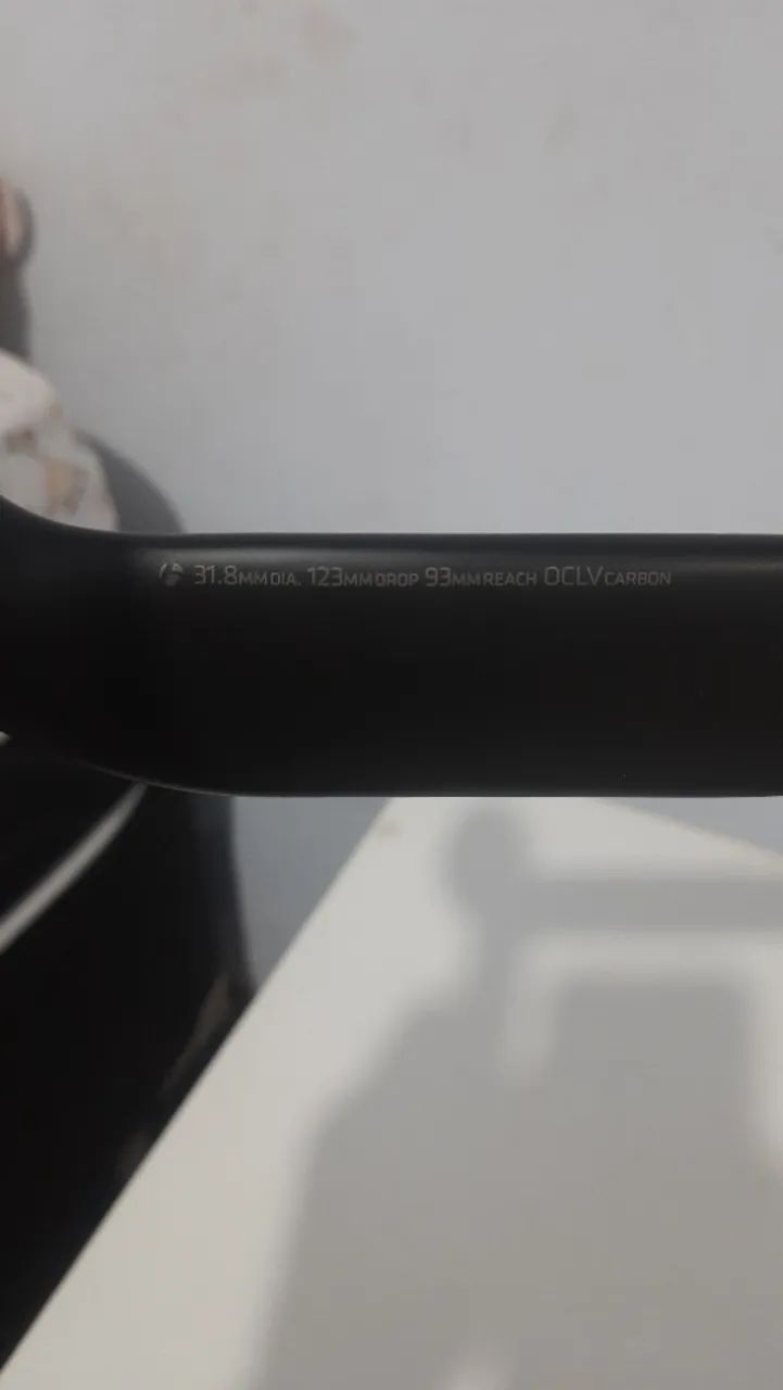 Guidão de Carbono Bontrager XXX , Original 420mm, Semi Novo - Foto 2