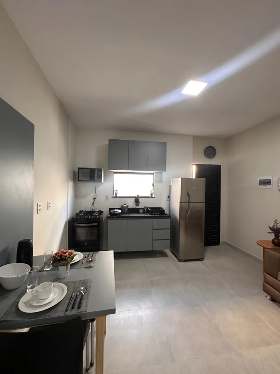 Apartamento novo mobiliado no Centro.