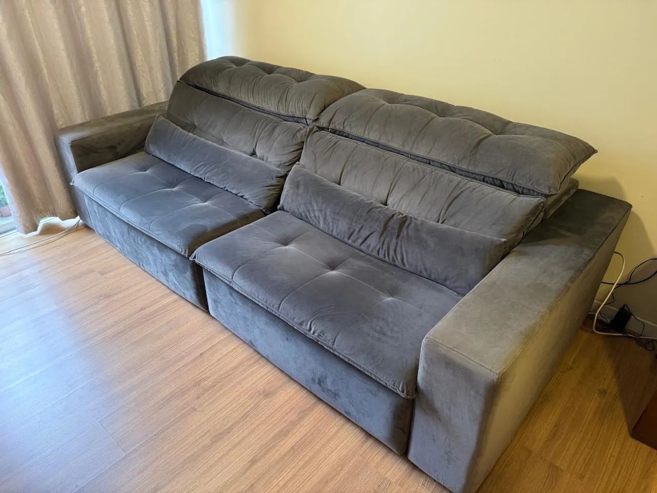 Sofá Retrátil | 4 Lugares | Ótimo Estado